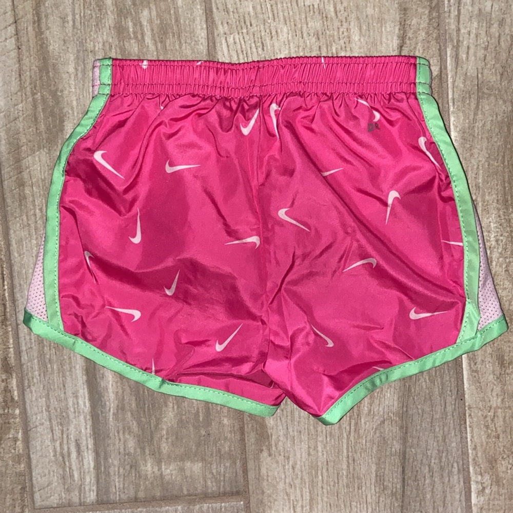 Nike Girls Kids Toddler 3T Outfit Set Shorts T Shirt Pink Green - Picture 5 of 6